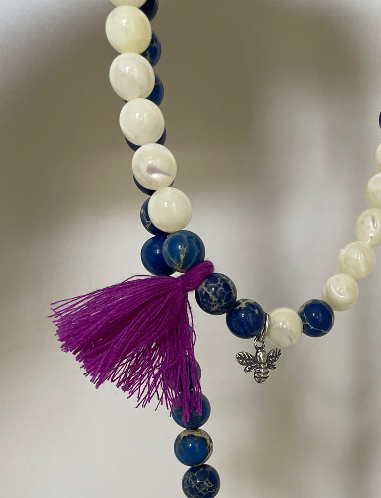Bee Tassel Necklace ‚Blue Pearl‘ 